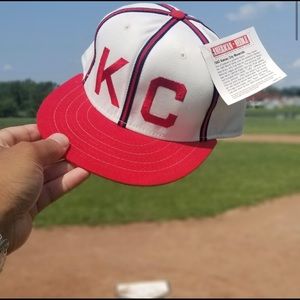 Kansas City Monarchs fitted baseball hat. Size 7 1/4. Too small for me.